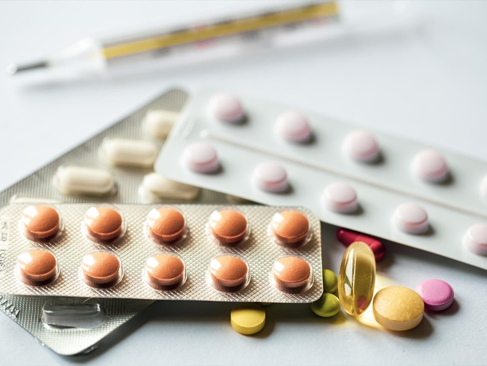 العلاج الأدوية والعلاج